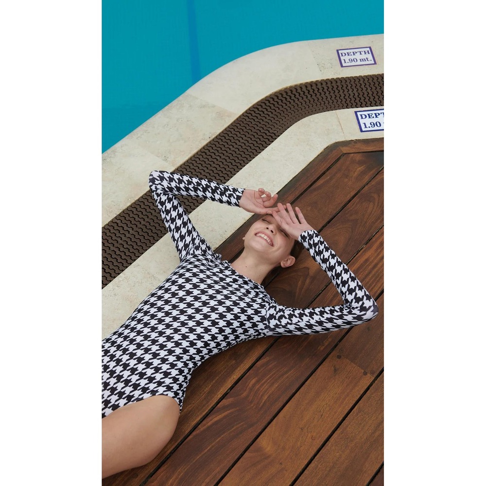 Cover Swim Houndstooth Long Sleeve One Piece Rash Guard Swimsuit Black White L